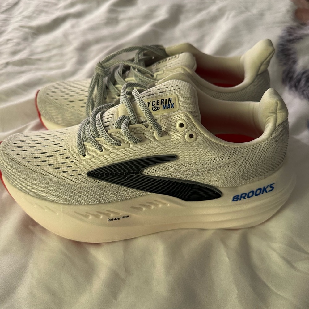 Women’s Brooks Glycerin Sneakers - White - Picture 5 of 16